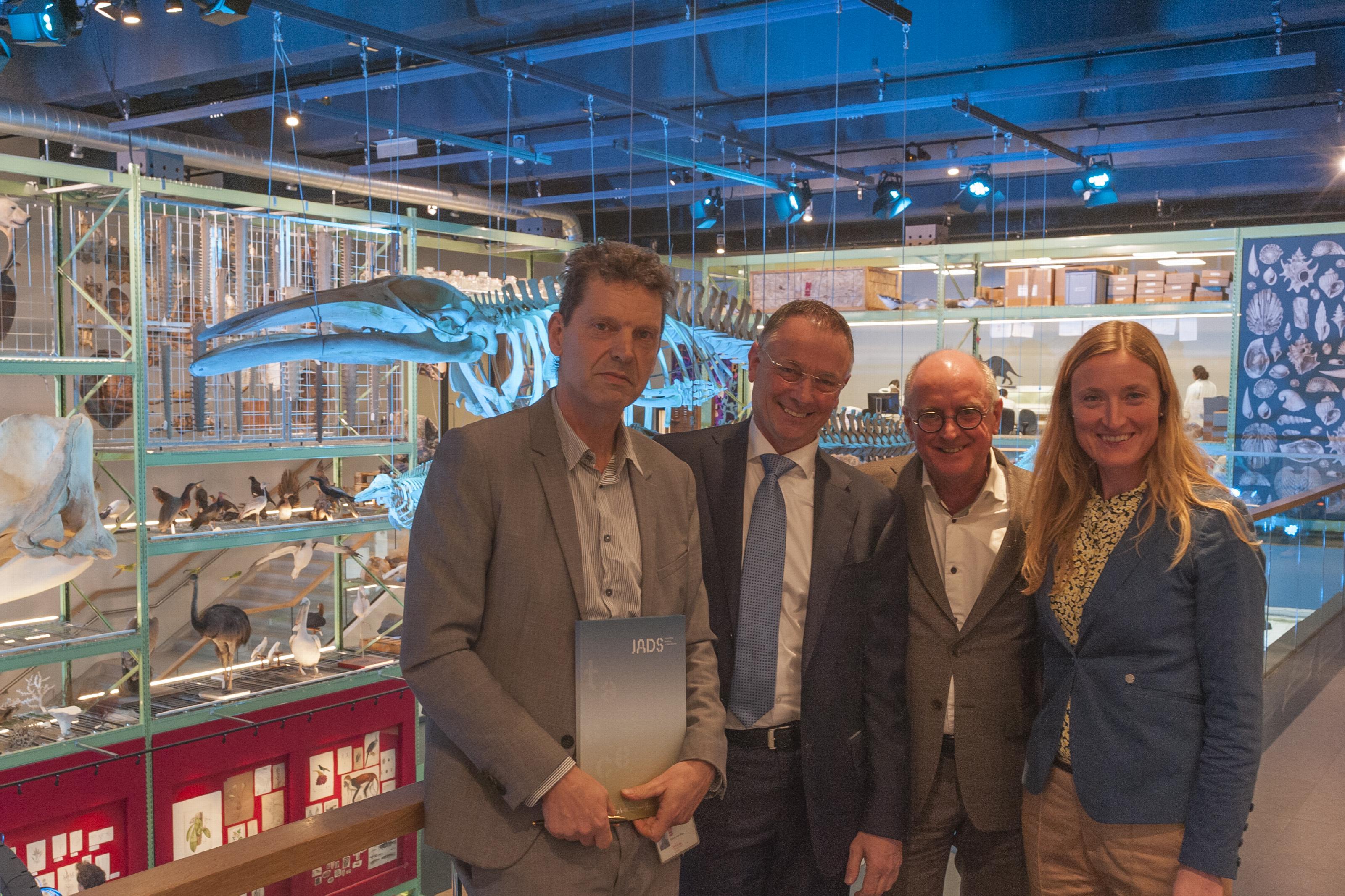 Algemeen directeur Naturalis Edwin van Huis, directeur JADS Louis Vertegaal, rector magnificus van Tilburg University Emile Aarts , Wetenschappelijk directeur Naturalis Maaike Romijn
