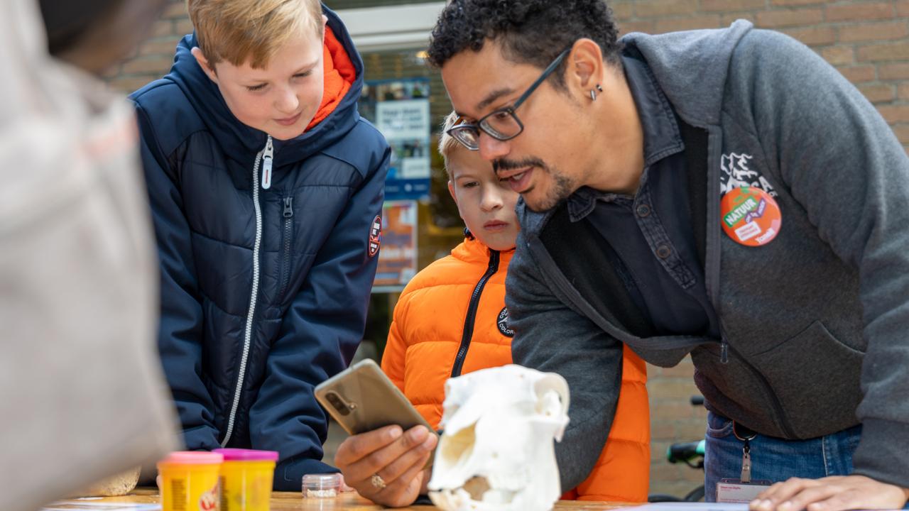 Yanell met kinderen Katwijk