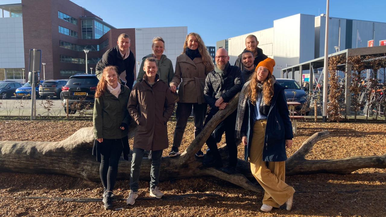 groepsfoto van het alcoholteam