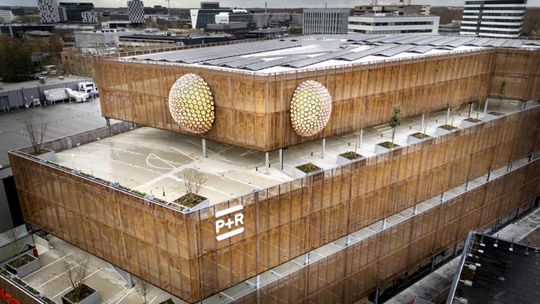 Kunstwerk op de P+R Naturalis