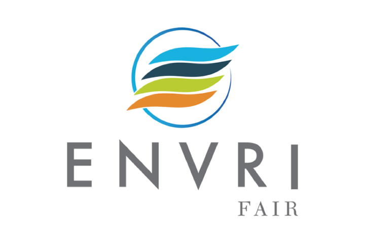 Pseudopontonides principis on black coral