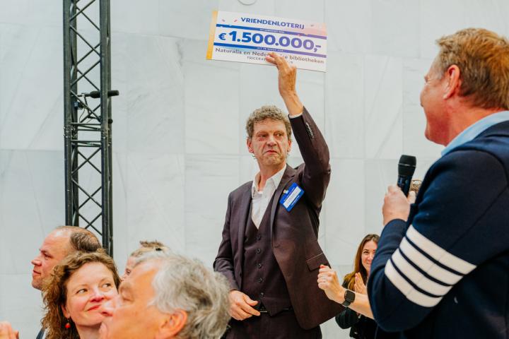 Edwin van Huis met cheque