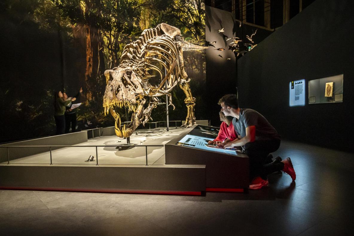 Kinderen bij T. rex Trix