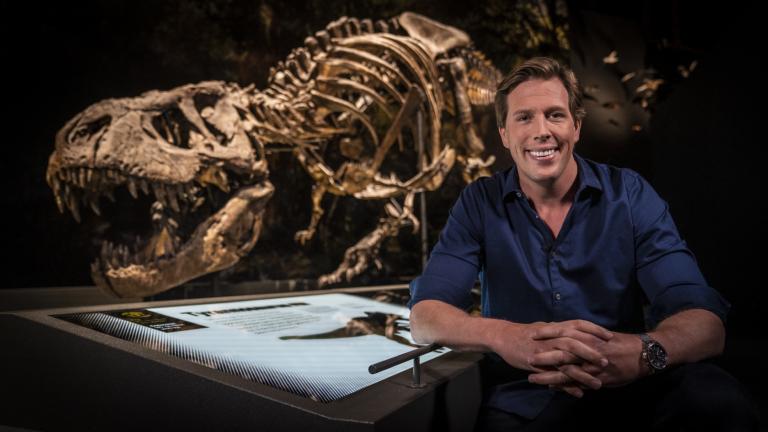 Prof. dr. Freek Vonk met T. rex Trix in Naturalis