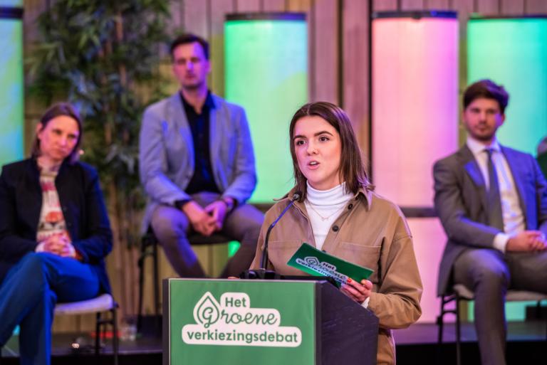 Aniek Moonen introduceert de eerste stelling